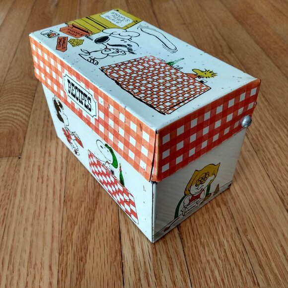 Vintage 60s Snoopy Recipe Box Peanuts Gang Charlie Brown Tin Metal - Picture 2 of 16
